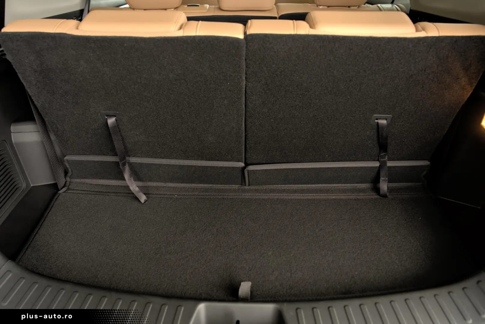 DFSK E5 1.5 2WD 176CP PHEV 7 locuri