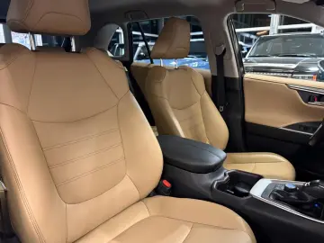 TOYOTA RAV 4 EXECUTIVE-4x4