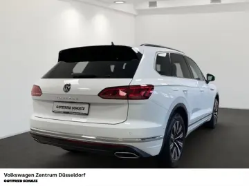 VW Touareg Elegance 3.0 TDI 4Motion DSG Pano