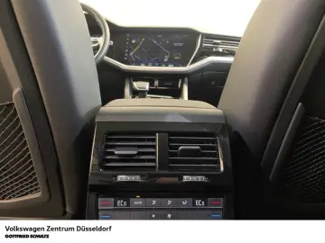VW Touareg Elegance 3.0 TDI 4Motion DSG Pano