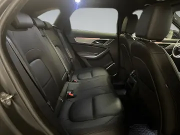 JAGUAR P 250 AWD SE