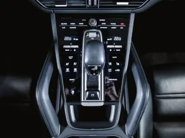 PORSCHE Cayenne Platinum Edition InnoDrive