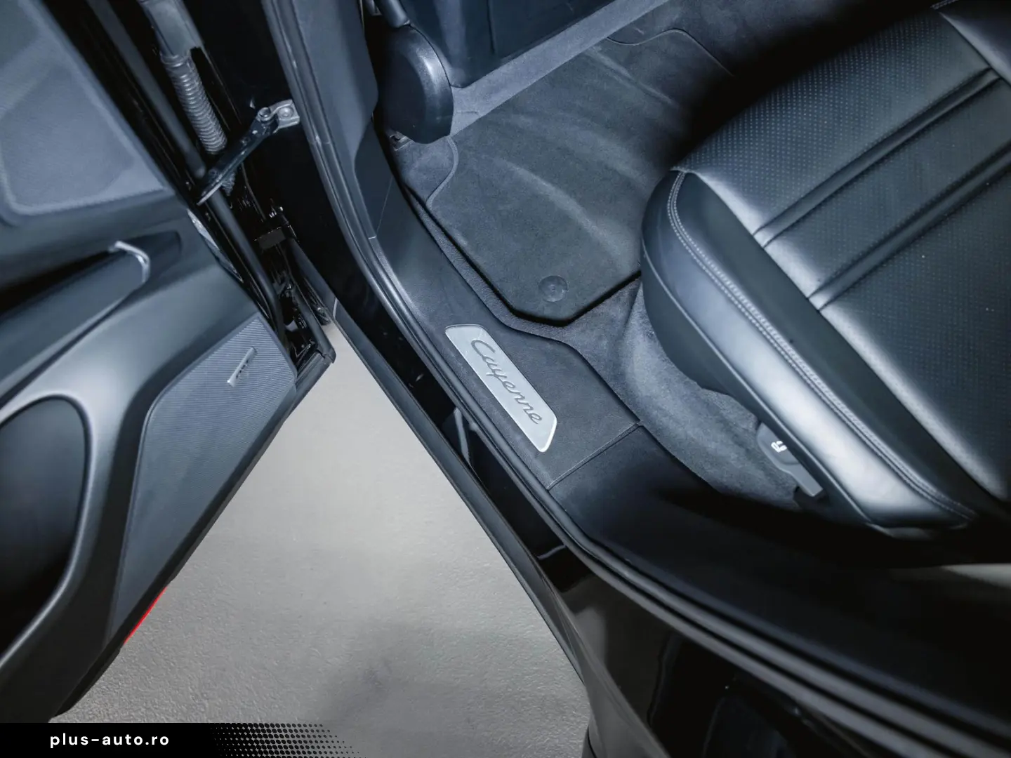 PORSCHE Cayenne Platinum Edition InnoDrive