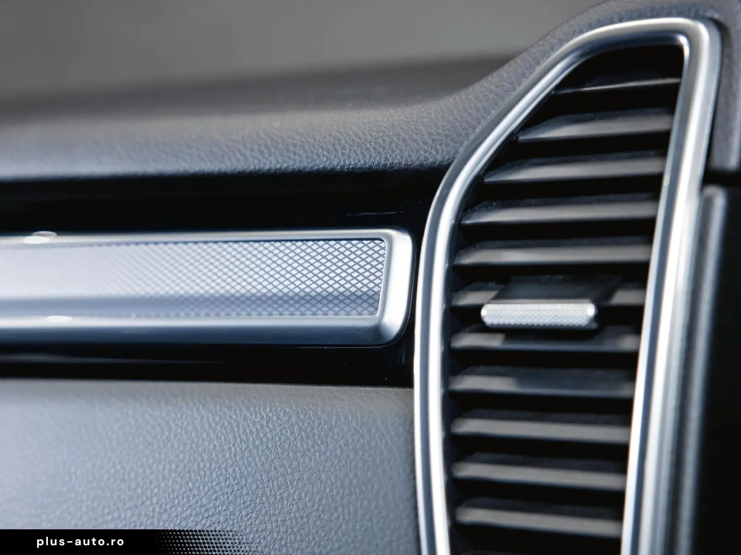 PORSCHE Cayenne Platinum Edition InnoDrive