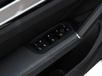PORSCHE Cayenne Platinum Edition Pano BOSE Spurwechsel
