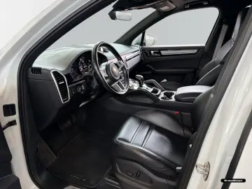 PORSCHE Cayenne E-Hybrid