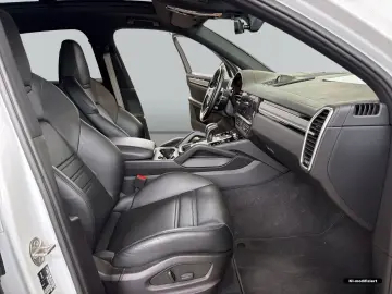 PORSCHE Cayenne E-Hybrid