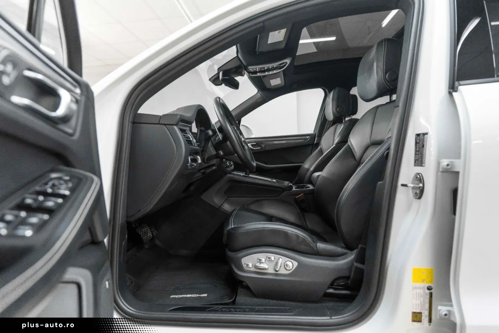 PORSCHE Macan 2.0L