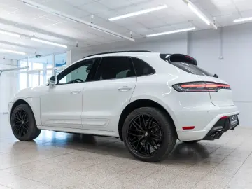PORSCHE Macan 2.0L