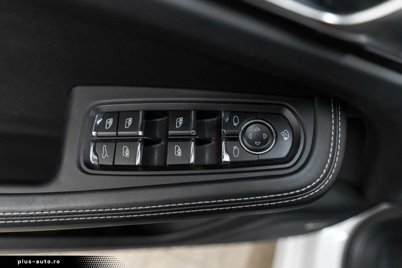 PORSCHE Macan 2.0L