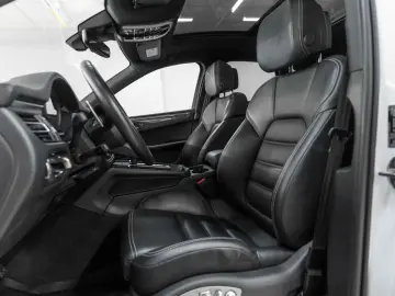 PORSCHE Macan 2.0L