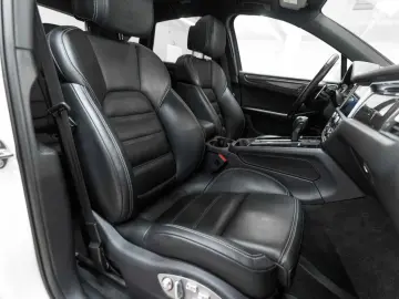 PORSCHE Macan 2.0L