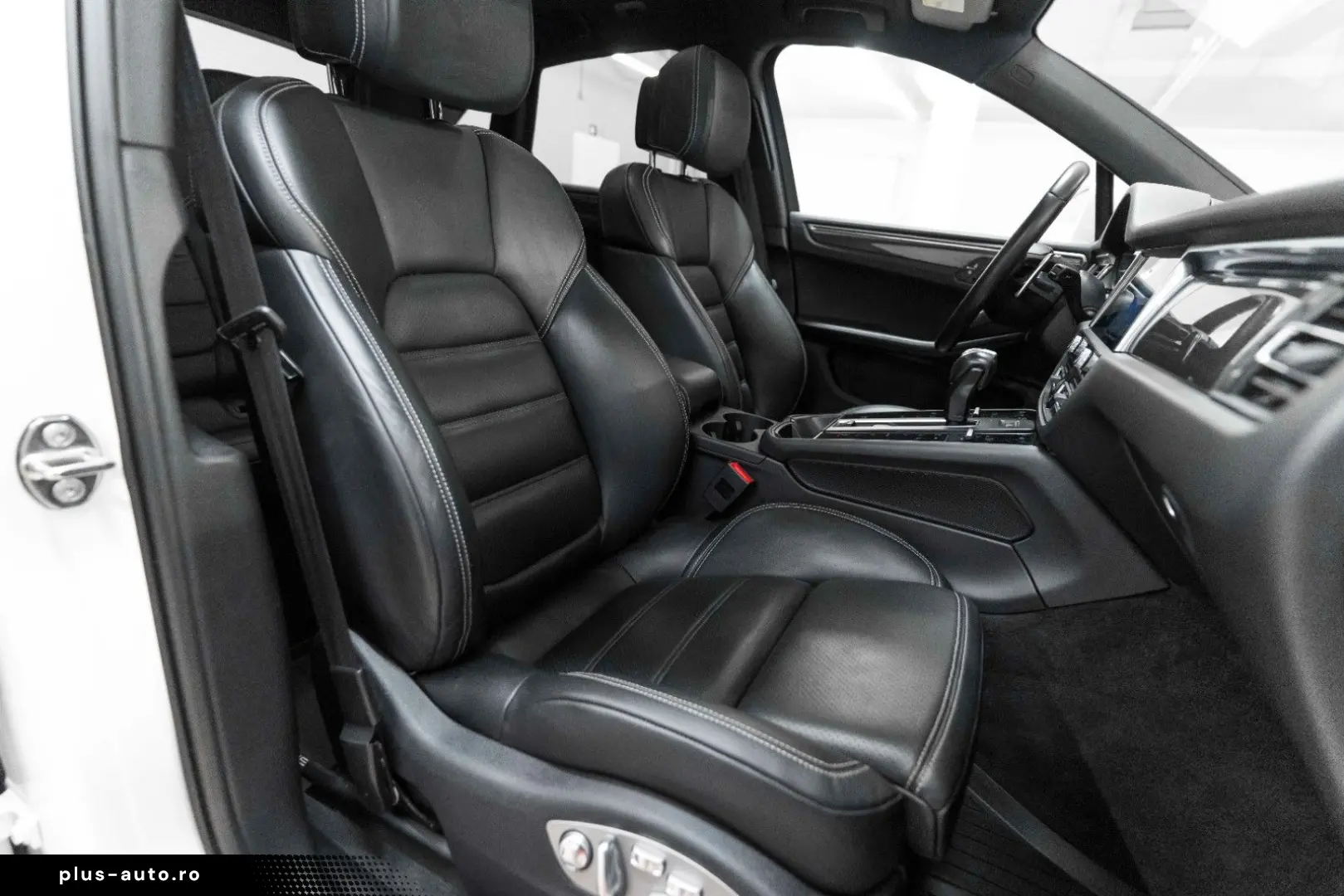 PORSCHE Macan 2.0L