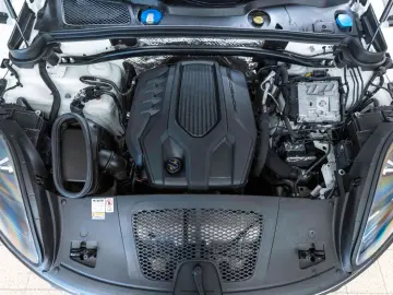 PORSCHE Macan 2.0L