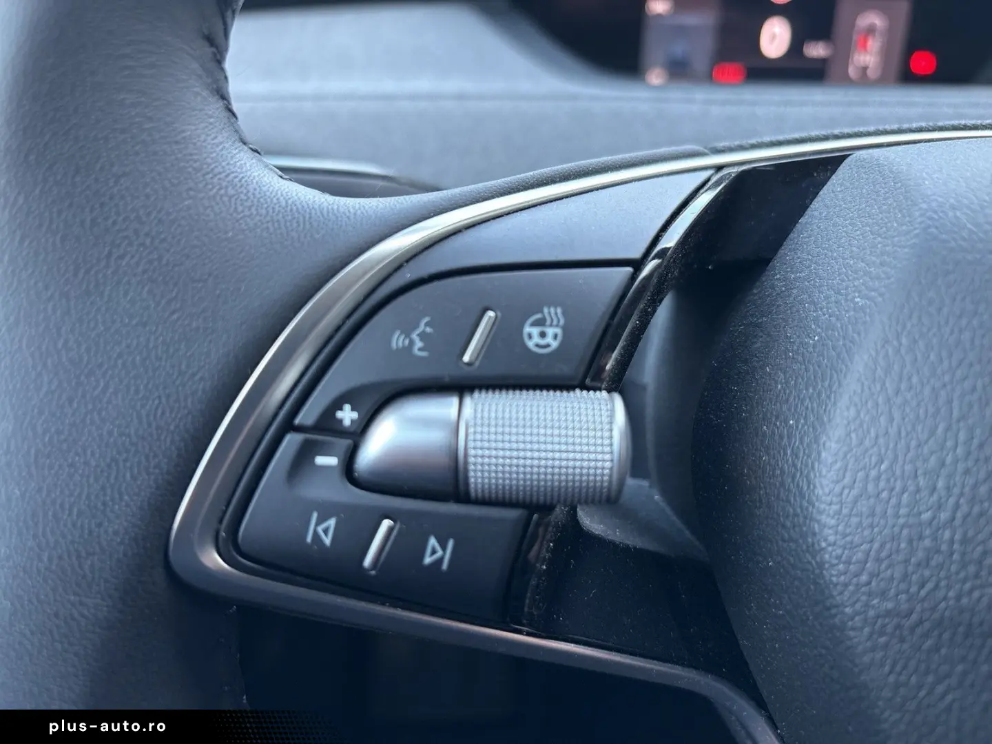SKODA Enyaq 85 LOFT WÄRMEPUMPE AHK CAM ACC LM20 NAVI