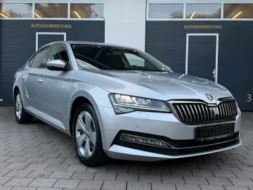 SKODA Superb 2.0 TDi Lim. DSG