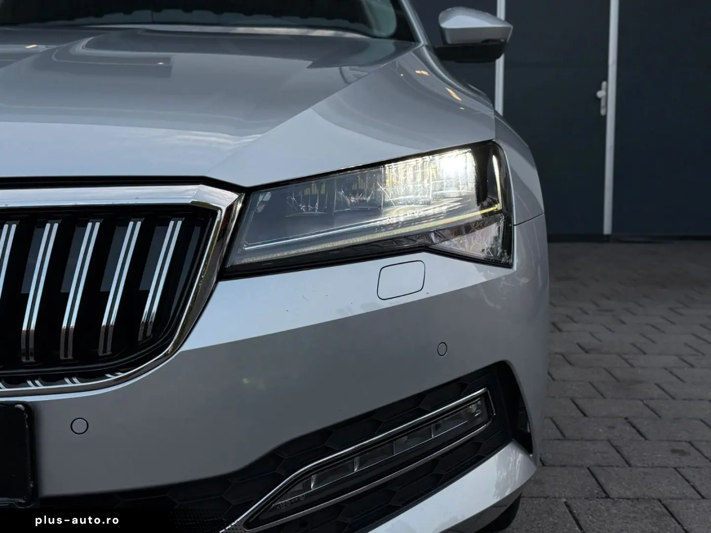 SKODA Superb 2.0 TDi Lim. DSG