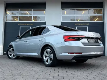SKODA Superb 2.0 TDi Lim. DSG