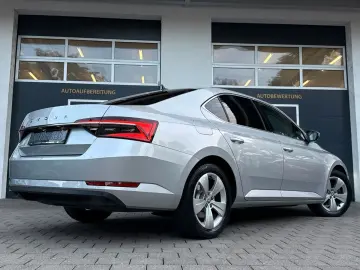 SKODA Superb 2.0 TDi Lim. DSG