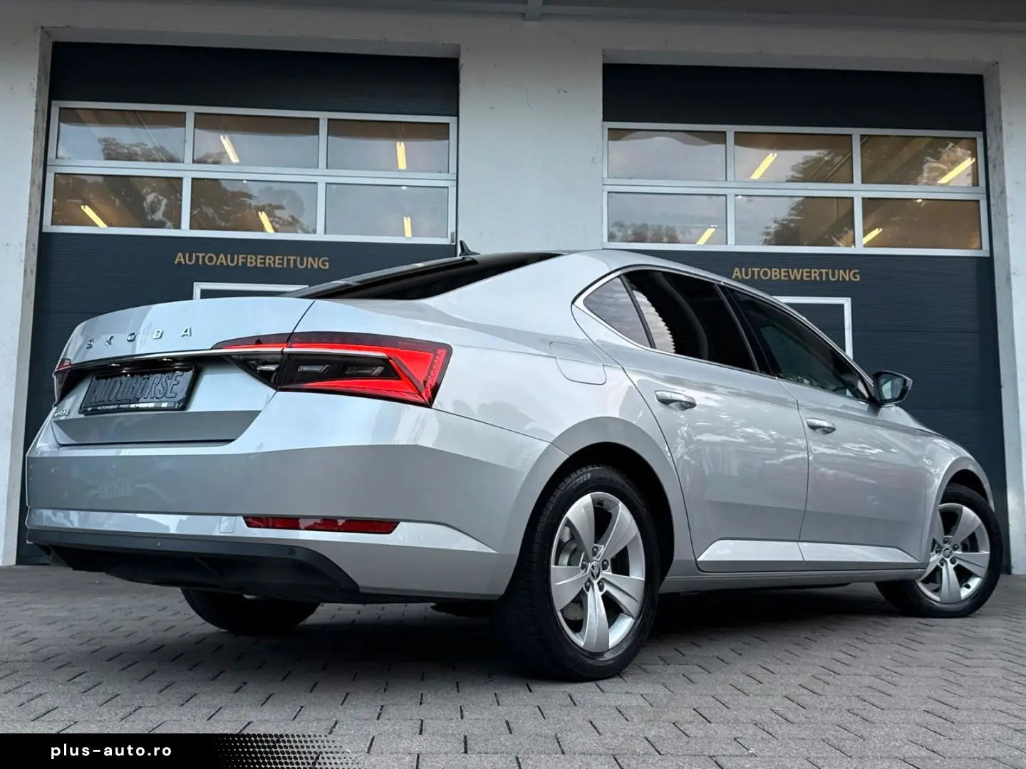 SKODA Superb 2.0 TDi Lim. DSG
