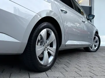 SKODA Superb 2.0 TDi Lim. DSG