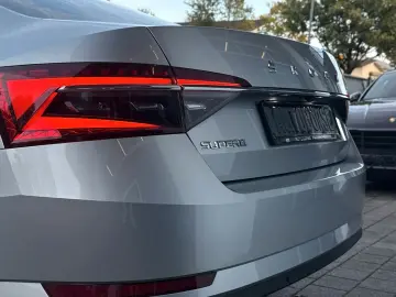 SKODA Superb 2.0 TDi Lim. DSG