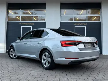 SKODA Superb 2.0 TDi Lim. DSG