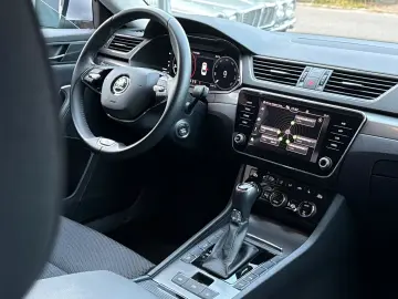 SKODA Superb 2.0 TDi Lim. DSG