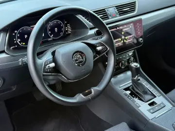 SKODA Superb 2.0 TDi Lim. DSG