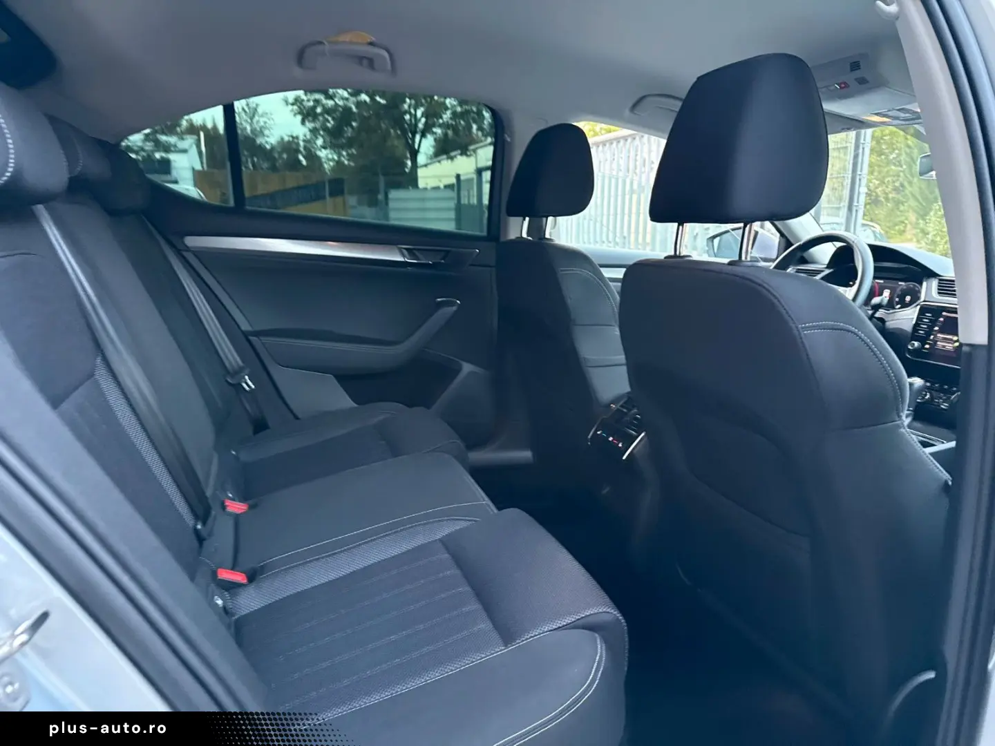 SKODA Superb 2.0 TDi Lim. DSG