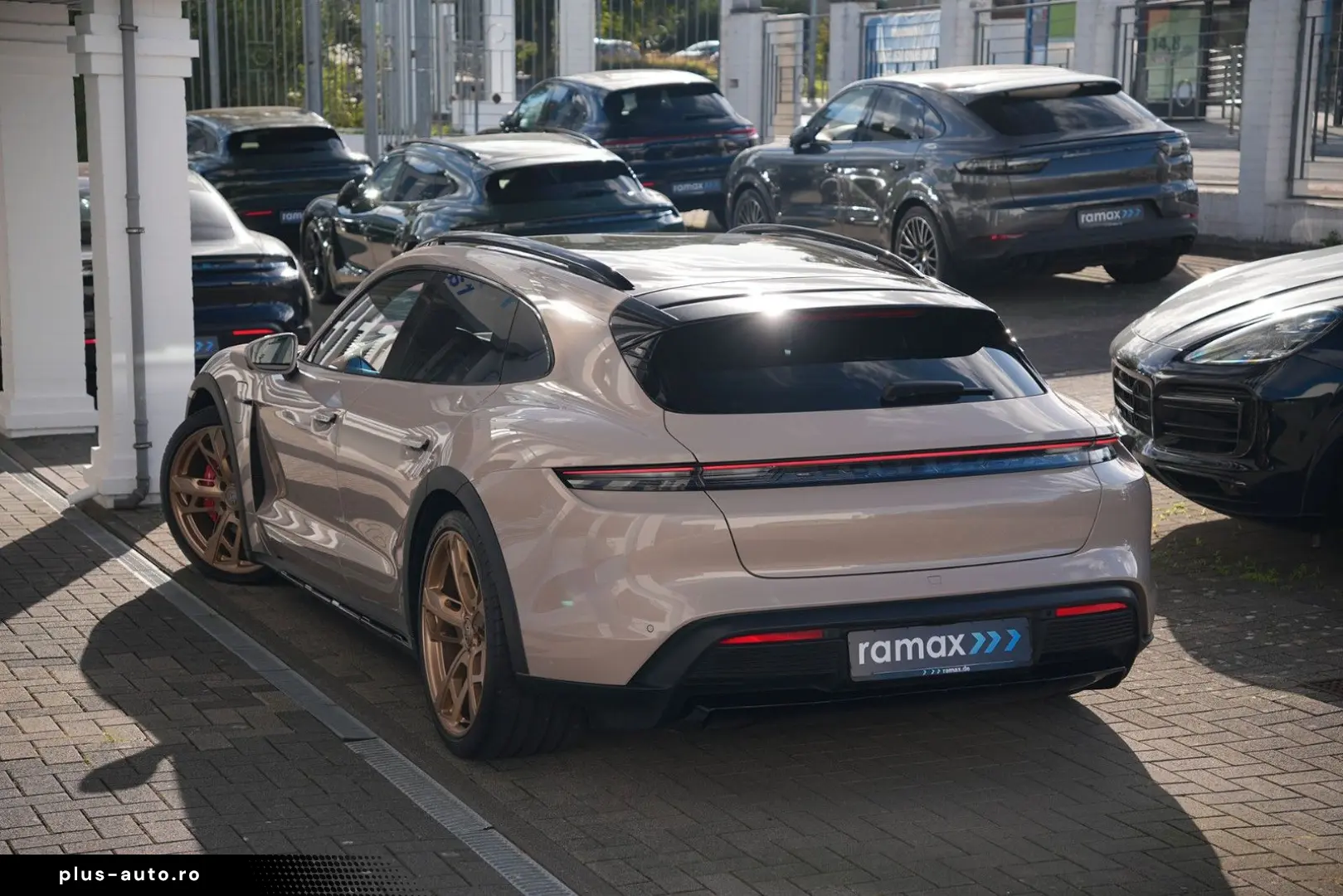 PORSCHE Taycan 4S Cross Turismo COFFEEBEIGE-LEDER BEIGE