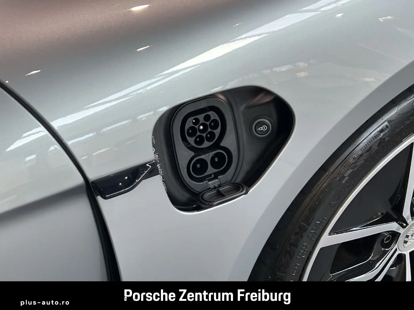 PORSCHE Taycan 4 Surround-View BOSE 21-Zoll Panoramadach