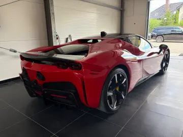 FERRARI SF90 stradale