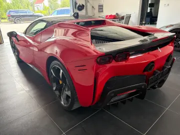 FERRARI SF90 stradale