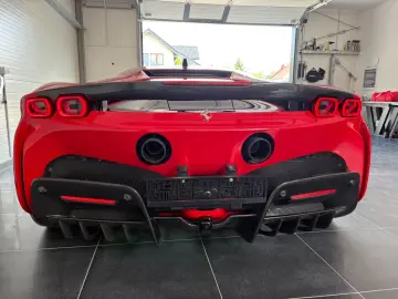 FERRARI SF90 stradale