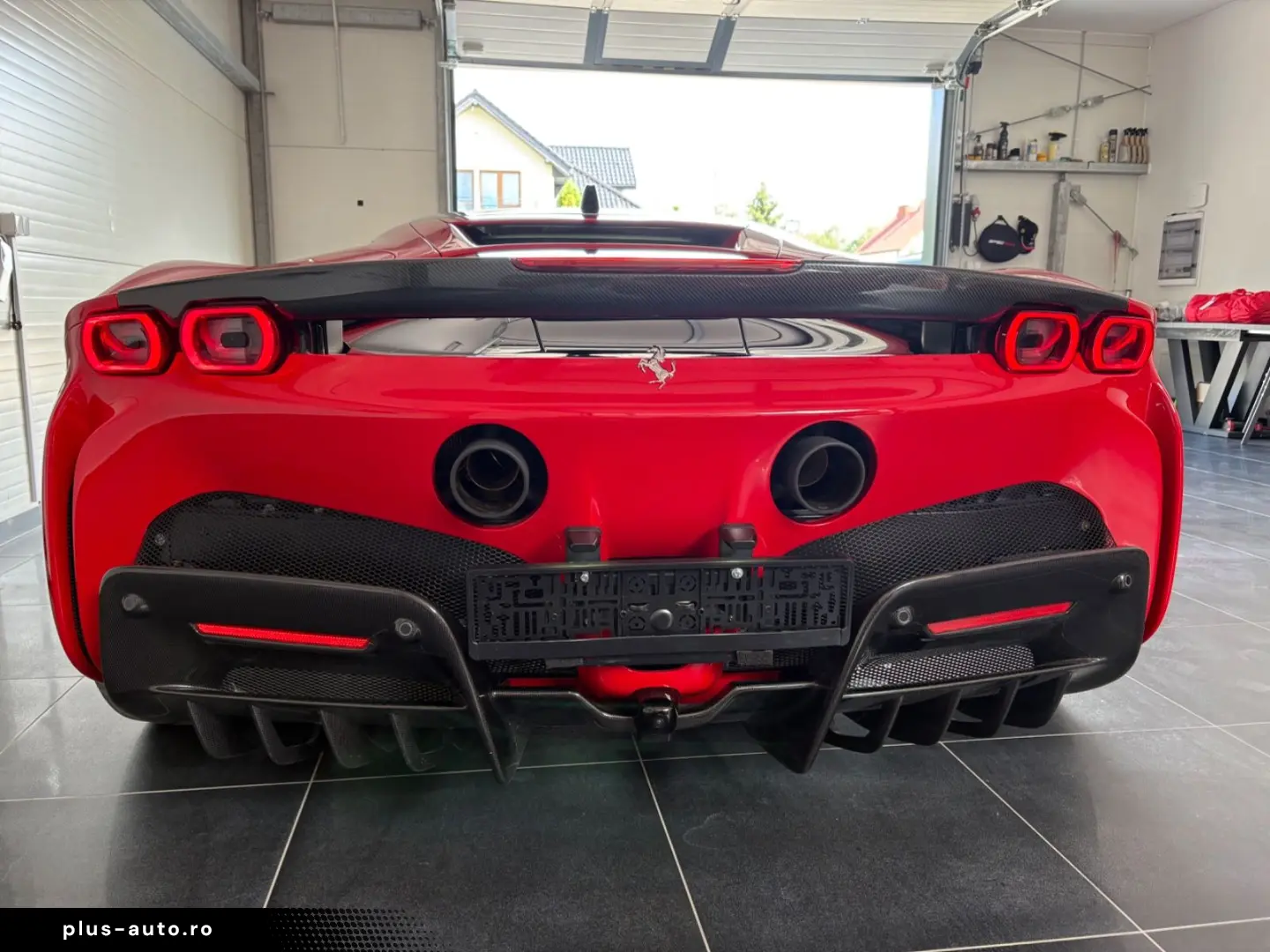 FERRARI SF90 stradale