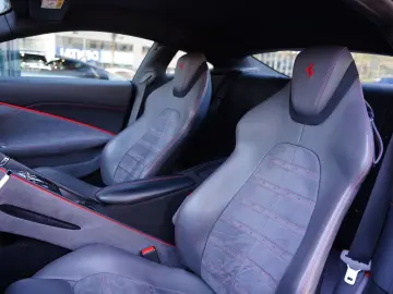 FERRARI Roma 3.9 T V8 CARBON