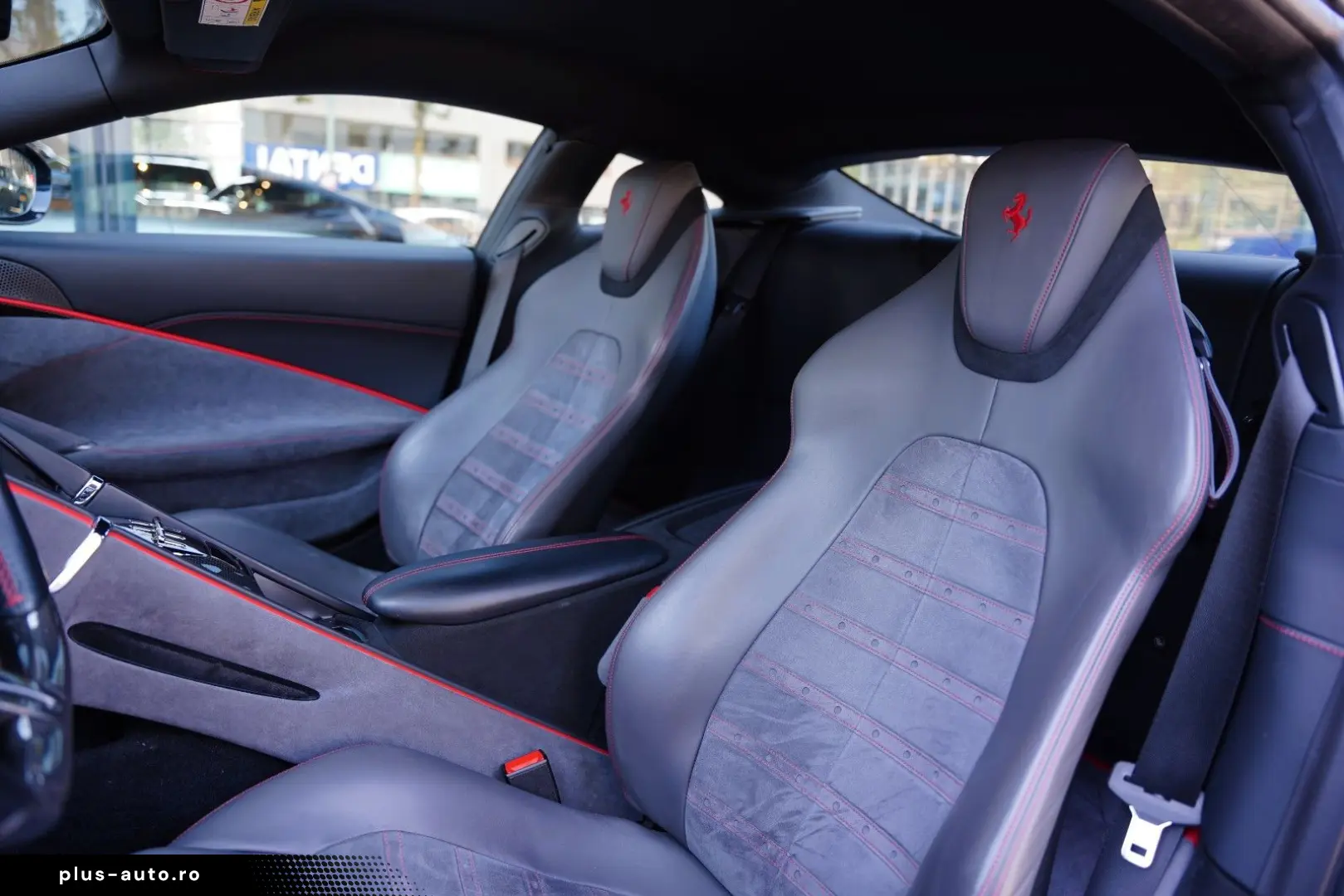 FERRARI Roma 3.9 T V8 CARBON