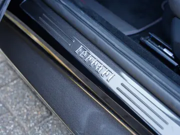 FERRARI Roma 3.9 T V8 CARBON