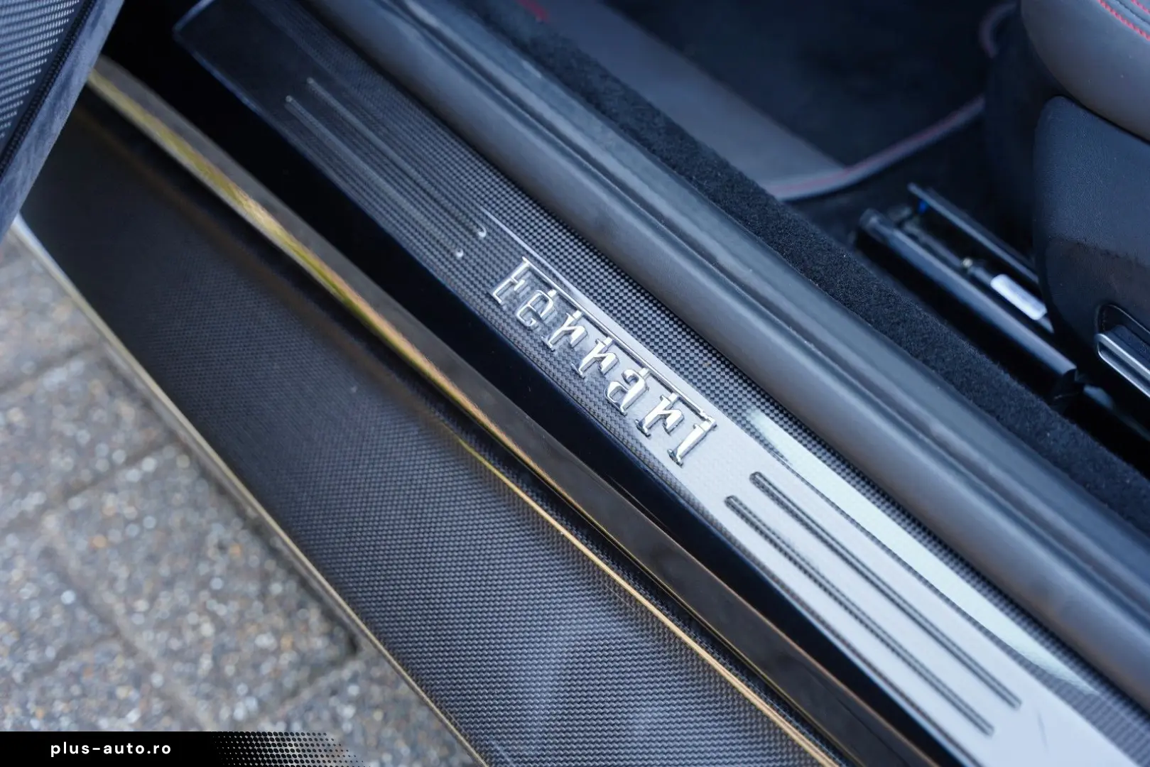 FERRARI Roma 3.9 T V8 CARBON