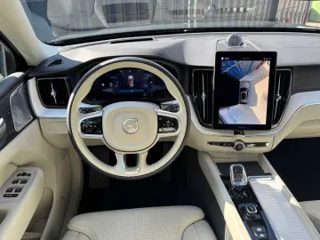 VOLVO XC60 T8 Twin Engine AWD Ultra Dark