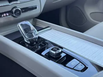 VOLVO XC60 T8 Twin Engine AWD Ultra Dark
