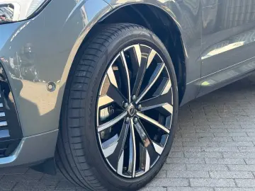 VOLVO XC60 T8 Twin Engine AWD Ultra Dark