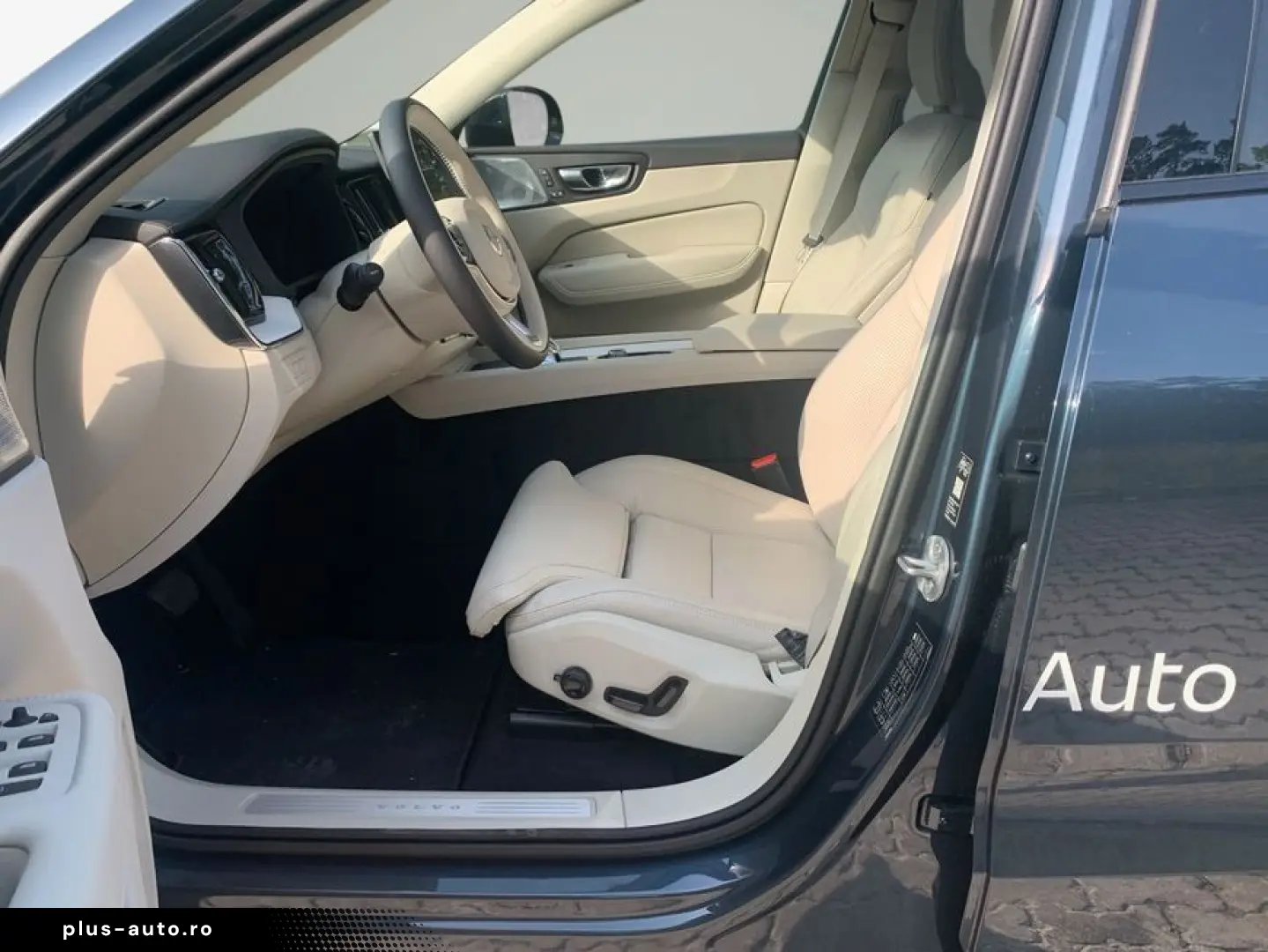 VOLVO XC60 T8 AWD Plug-in Hybrid Ultra Dark