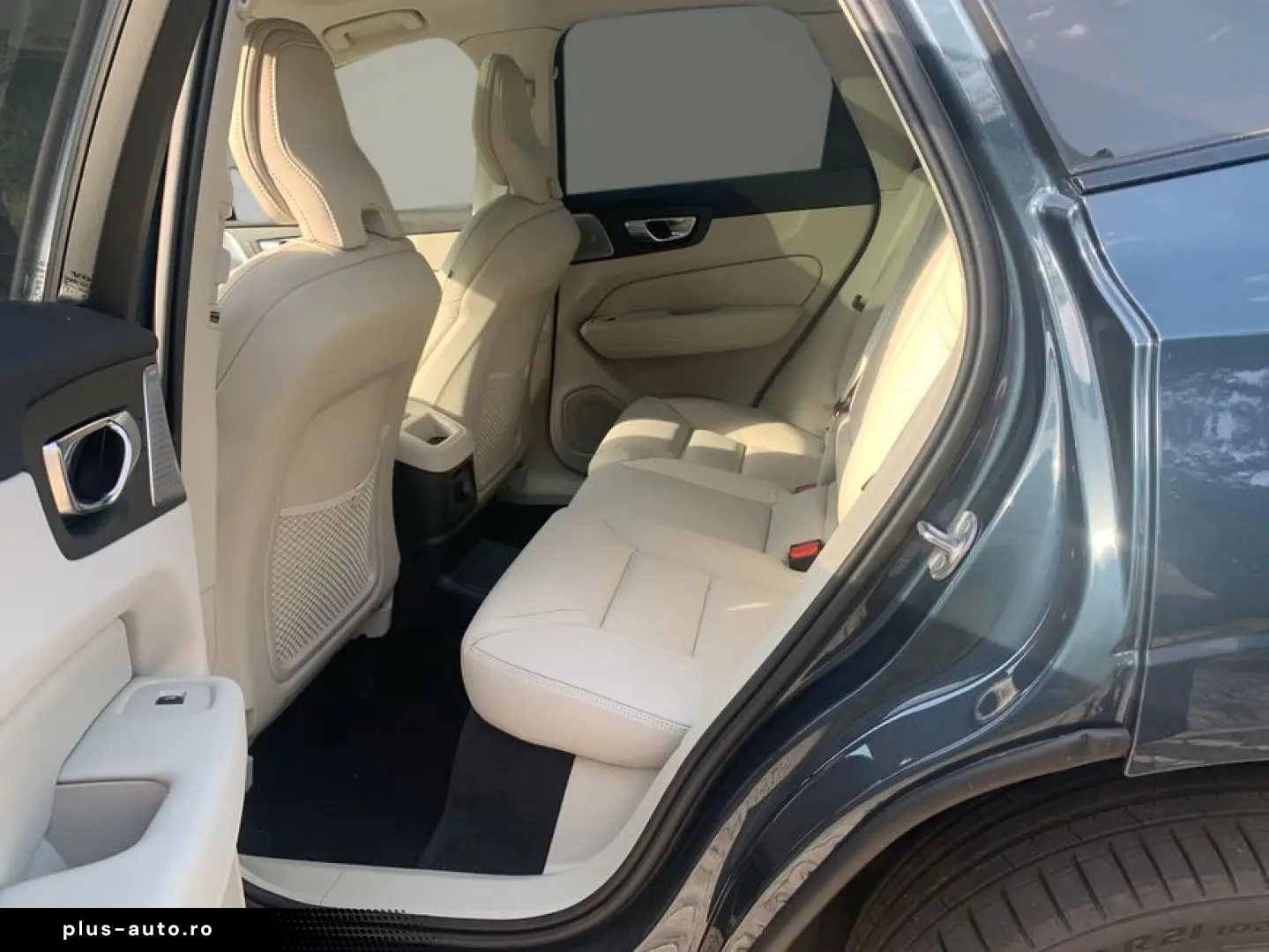 VOLVO XC60 T8 AWD Plug-in Hybrid Ultra Dark