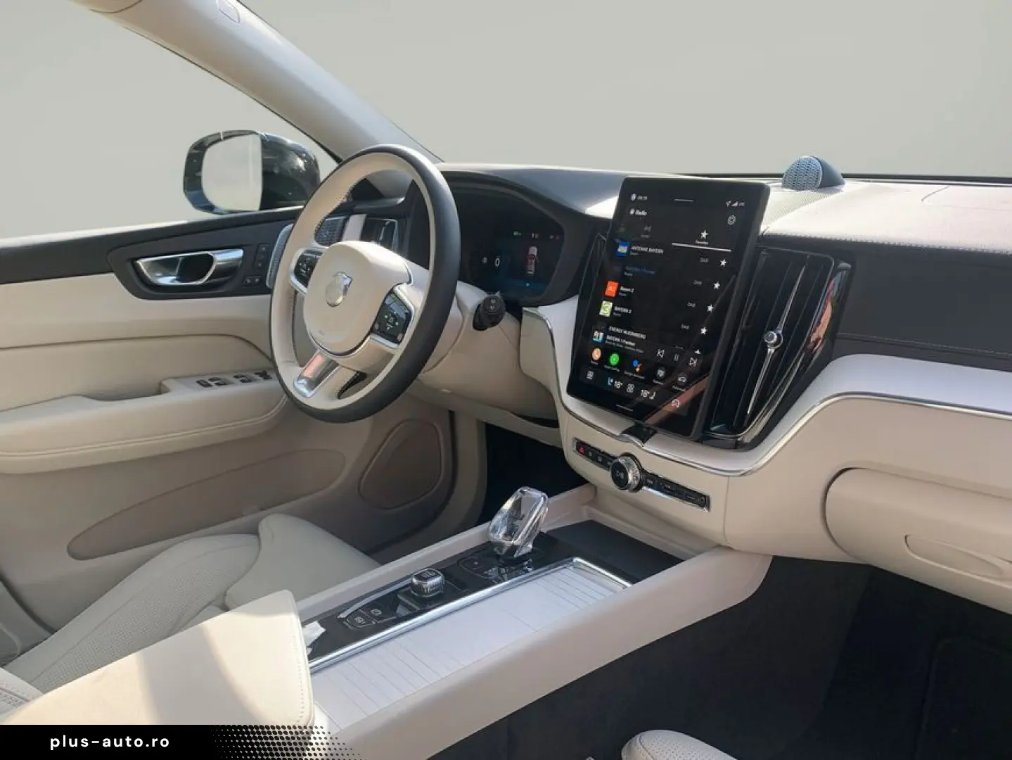 VOLVO XC60 T8 AWD Plug-in Hybrid Ultra Dark