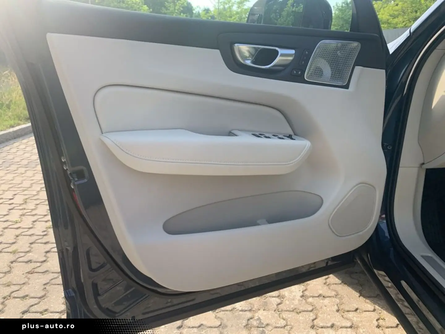 VOLVO XC60 T8 AWD Plug-in Hybrid Ultra Dark