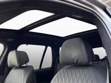 BMW X5 M60i xDrive HUD B W 360