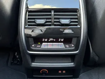 BMW X5 M60i xDrive HUD B W 360