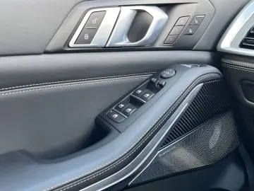 BMW X5 M60i xDrive HUD B W 360
